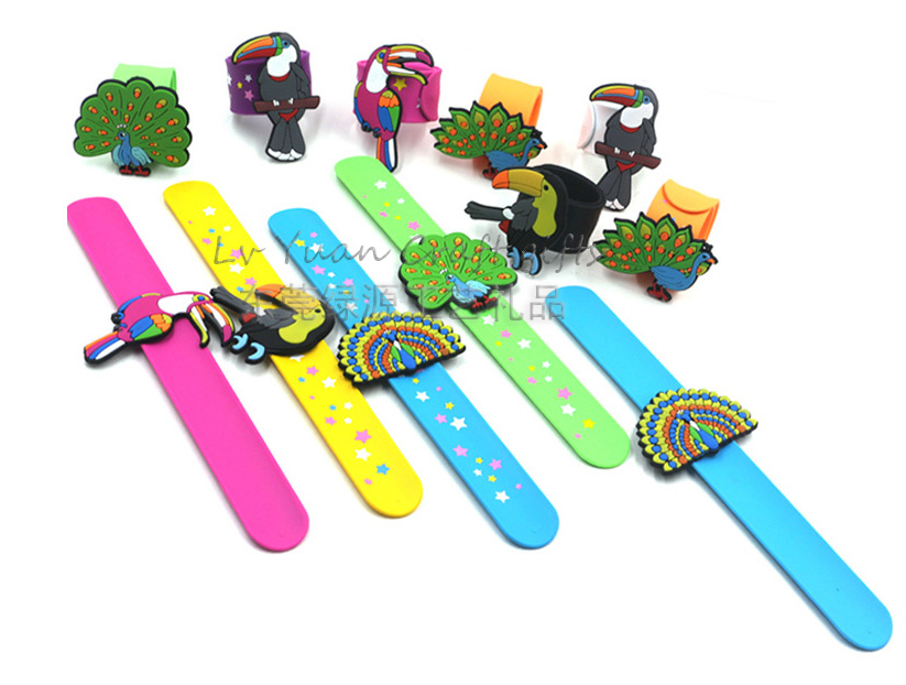 Silicone snap bracelet with icon